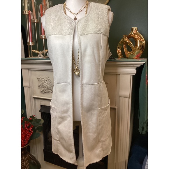 White House Black Market Jackets & Blazers - White House Black Market Vest Womens Medium Cream Excellent Faux Suede Shearling